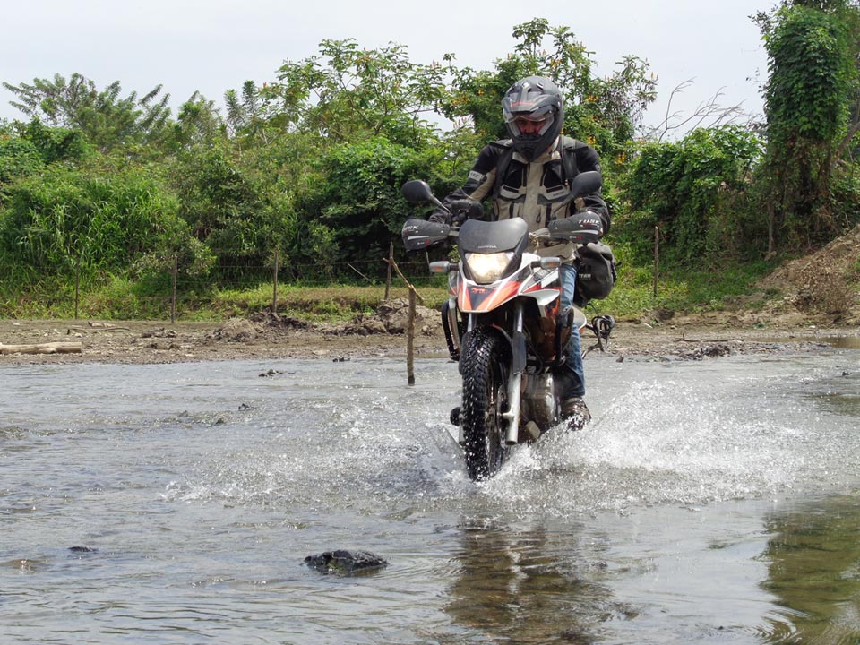 GORANDO - Récit de voyage à moto - Équateur